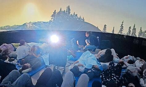 Sonnenaufgang im Kuppelzelt. Sonnenaufgang im Kuppelzelt.