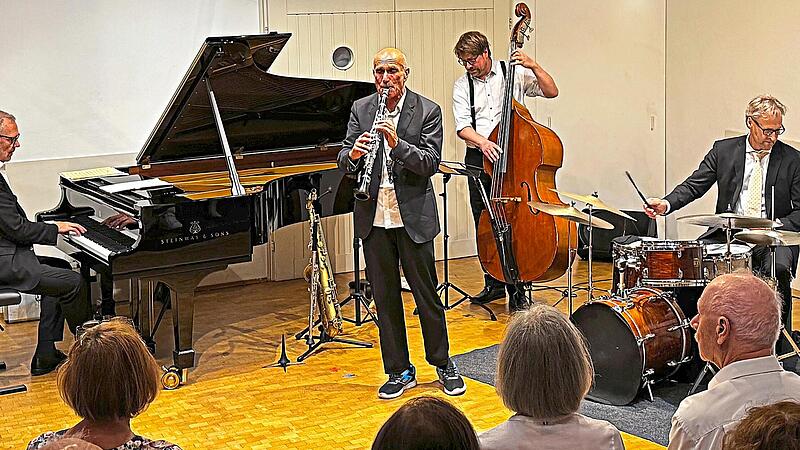 Das Thilo-Wolf-Jazz-Quartett (v.l.) Thilo Wolf, Norbert Nagel, Klaus Sebastian Klose und Jean Paul Höchstädter. Christiane Brenner Das Thilo-Wolf-Jazz-Quartett (v.l.) Thilo Wolf, Norbert Nagel, Klaus Sebastian Klose und Jean Paul Höchstädter. Christiane Brenner