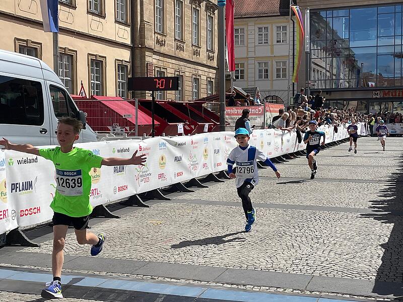 Weltkulturerbelauf 2025: Rund 1000 Sch&uuml;ler aus den 3. und 4. Klassen waren beim Bosch-Sch&uuml;lerlauf am Start.