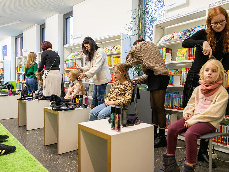 Strahlende Kinderaugen: Die Himmelswerkstatt des Fränkischen Tags in Forchheim lockte viele Familien und Kinder.