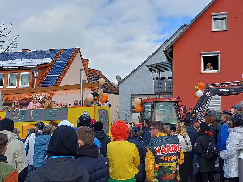 Rosenmontagszug in Aura