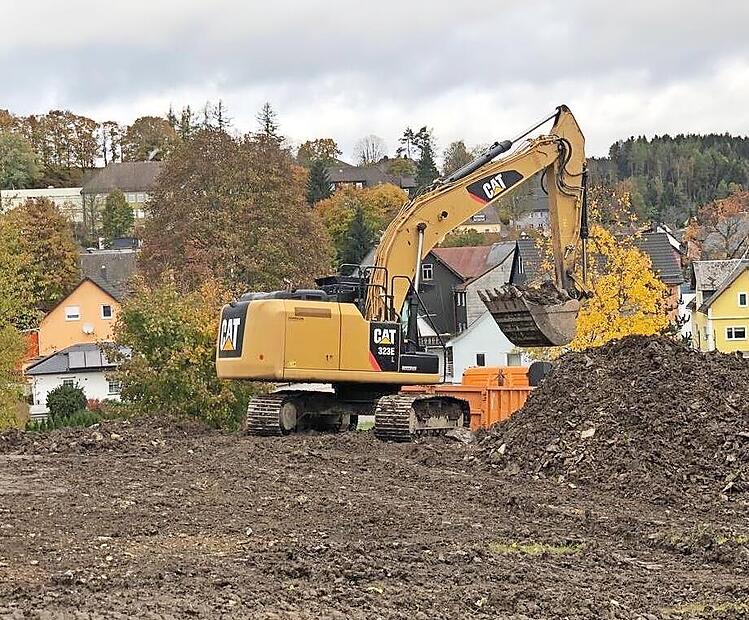 Im Markt Tettau soll nach dem Abriss eines alten Hauses ein neues Mehrfamilienhaus gebaut werden.