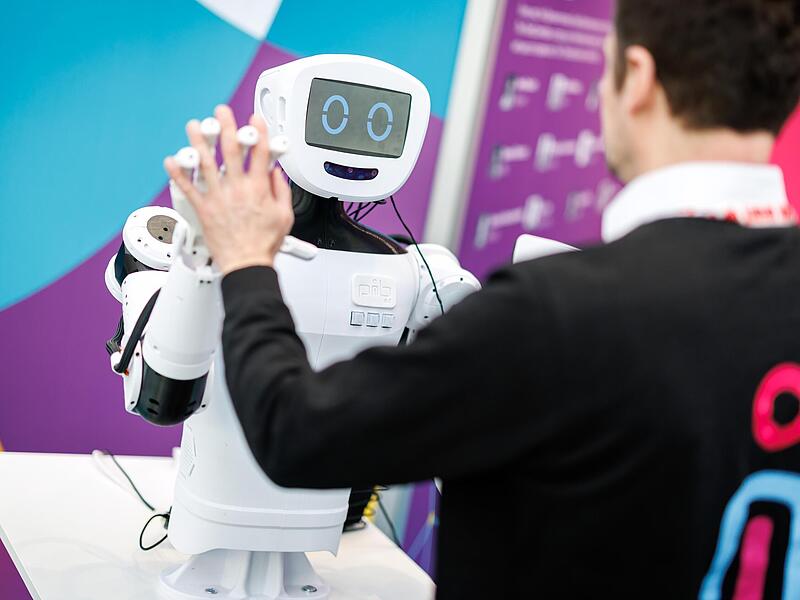 Der humanoide Roboter pib.rocks ist zur Er&ouml;ffnung der 75. Spielwarenmesse in N&uuml;rnberg ausgestellt.