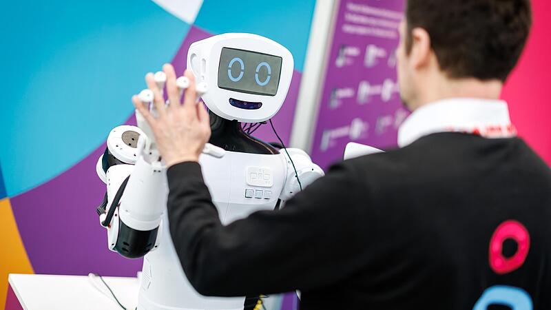 Der humanoide Roboter pib.rocks ist zur Er&ouml;ffnung der 75. Spielwarenmesse in N&uuml;rnberg ausgestellt.