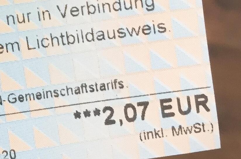 Die begehrte Semesterticket-Zusatzkarte kam für 2,07 Euro aus dem Fahrkartenautomaten. Die begehrte Semesterticket-Zusatzkarte kam für 2,07 Euro aus dem Fahrkartenautomaten.