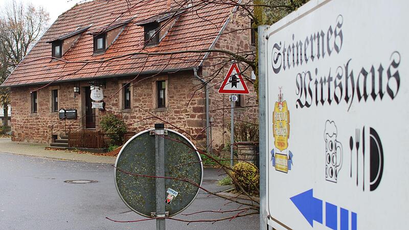 Das Steinerne Wirtshaus in Weißenbach ist eine mögliche Notfallunterkunft für Flüchtlinge. Aktuell ist es nicht verpachtet.