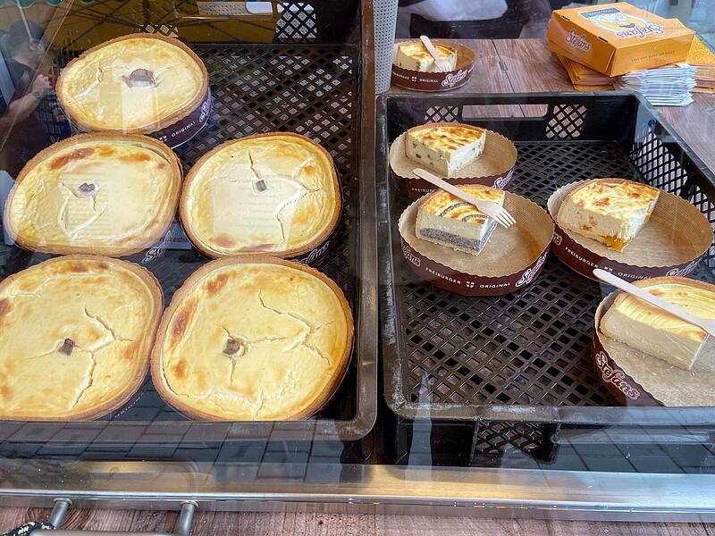 K&auml;sekuchen auf dem Jahrmarkt in ForchheimJahrmarkt Forchheim April 2025
