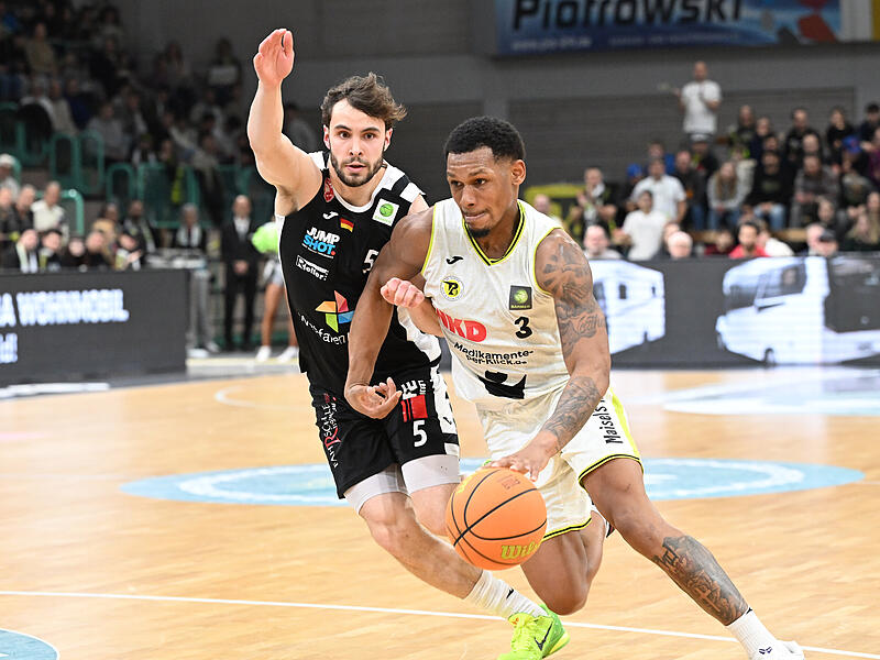 Sport Basketball 2. Bundesliga PROA Saison 2025 / 2026  18. Spieltag  am Samstag  17.01.2026 Spielort  Bayreuth Oberfrankenhalle   Spielbeginn 19.00 h   BBC Bayreuth gegen Paderborn Baskets  Halbzeitergebnis 45:50  Endstand  92 : 103 Rayshawn MART gegen M