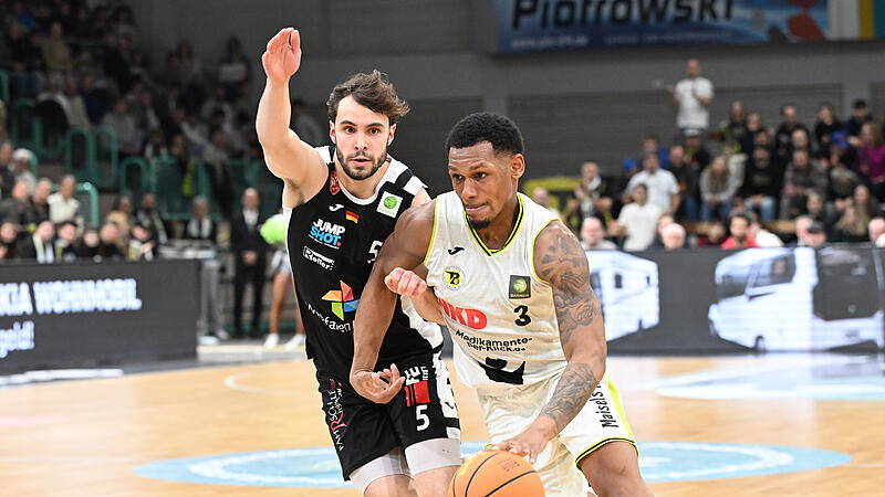 Sport Basketball 2. Bundesliga PROA Saison 2025 / 2026  18. Spieltag  am Samstag  17.01.2026 Spielort  Bayreuth Oberfrankenhalle   Spielbeginn 19.00 h   BBC Bayreuth gegen Paderborn Baskets  Halbzeitergebnis 45:50  Endstand  92 : 103 Rayshawn MART gegen M