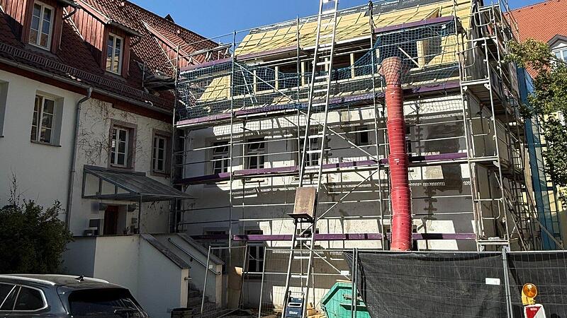Rauch über Kulmbacher Innenstadt wegen Brand auf Baustelle Rauch über Kulmbacher Innenstadt wegen Brand auf Baustelle