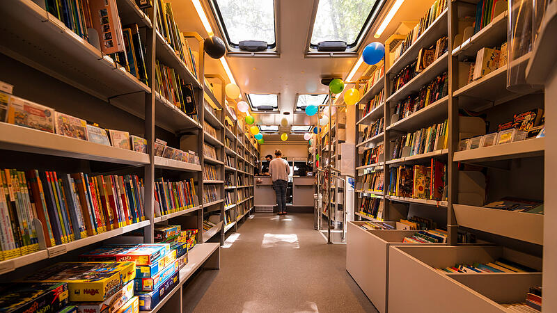 Innenansicht der Fahrbibliothek Erlangen