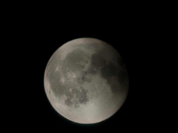 Die Mondfinsternis, aufgenommen zwischen Weidhausen und Trübenbach.