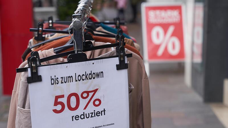 Finanznot in der Corona-Pandemie: Der Staat setzte mehrere Hilfspakete auf, fordert jetzt aber in vielen Fällen das Geld zurück. Das beschäftigt auch in Unterfranken Behörden und Gerichte. Finanznot in der Corona-Pandemie: Der Staat setzte mehrere Hilfspakete auf, fordert jetzt aber in vielen Fällen das Geld zurück. Das beschäftigt auch in Unterfranken Behörden und Gerichte.