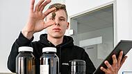 Calvin Gosselke ist einer von sechs Gründern und Gründerinnen eines Cannabis-Vereins in Würzburg.