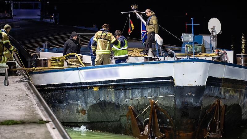 Havariertes Schiff im F&uuml;rther Hafen