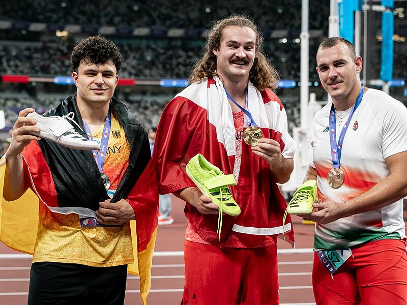 Die drei Medaillengewinner bei der WM im Hammerwerfen: von links Merlin Hummel  (2.), Sieger Ethan Katzberg und Bence Halasz (3.).