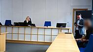 Strafrichterin Julia Schmidt, Rechtsanwalt Alexander Wessel aus Bamberg und der Angeklagte