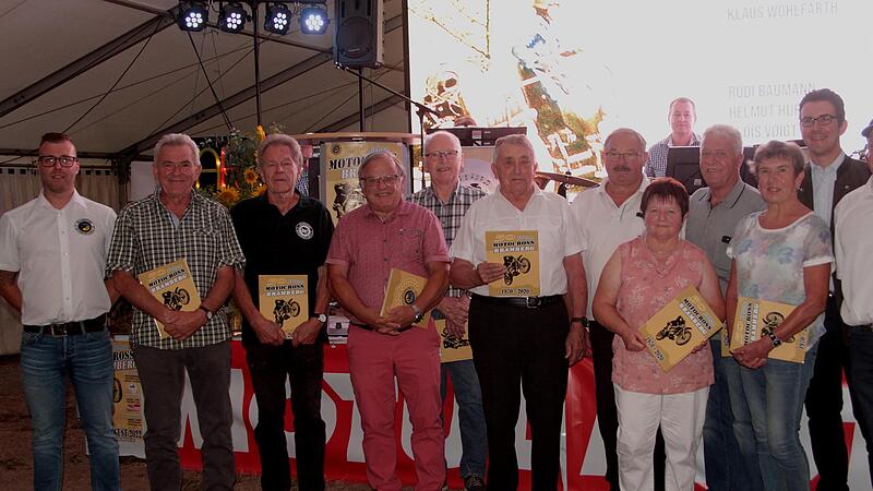 50 Jahre halten diese Frauen und Männer ihrem „BMC Bramberg“ die Treue; hier mit Vorsitzendem Michael Weidner und Schirmherrn Frank Kaiser (von rechts) sowie stv. Vorsitzendem Matthias Huppmann (links).
