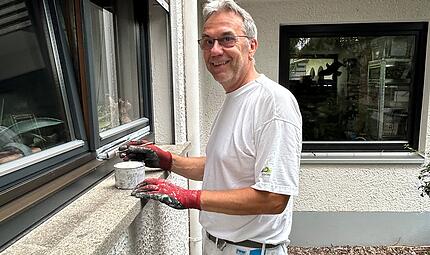 Präzision und Spaß sind Dieter Nielsen sowohl im Beruf, als auch im Sport besonders wichtig. Einen Tag nach dem Gewinn der Deutschen B-Senioren-Meisterschaft, stand der Malermeister mit getapten Knie bereits wieder auf der Baustelle. Präzision und Spaß sind Dieter Nielsen sowohl im Beruf, als auch im Sport besonders wichtig. Einen Tag nach dem Gewinn der Deutschen B-Senioren-Meisterschaft, stand der Malermeister mit getapten Knie bereits wieder auf der Baustelle.