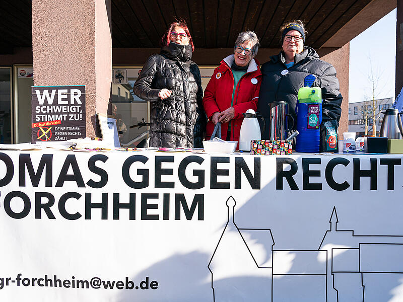 Die sch&ouml;nsten Impressionen von der Menschenkette der Omas gegen Rechts am 8. Februar in Forchheim.