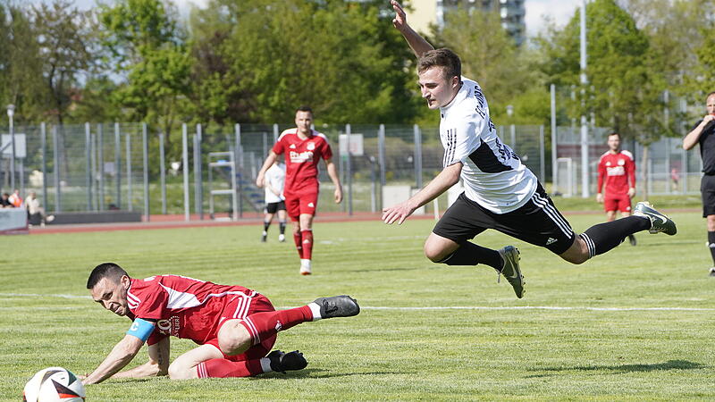 Adrian Guhling und die Coburger lassen sich auch von Fouls nicht aufhalten. Gegen Dampfach gab es einen 3:0-Erfolg.