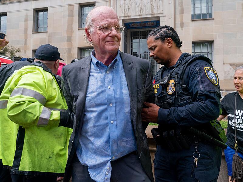 Ben Cohen bei Protestaktion