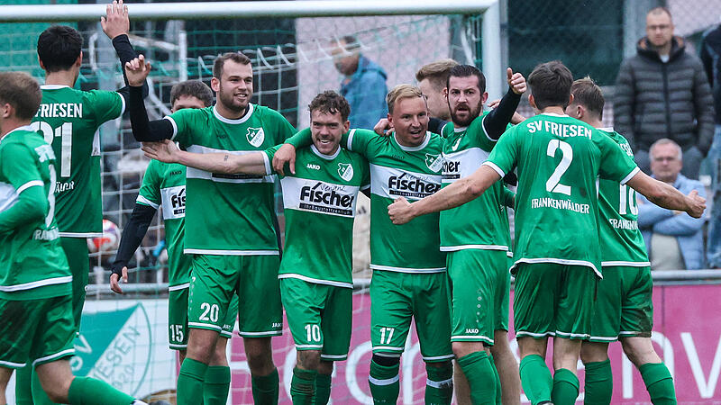 Es läuft am Schnürchen für den SV Friesen. Hier zelebrierten Noah Schorn & Co. einen Torerfolg gegen Oberhaid.
