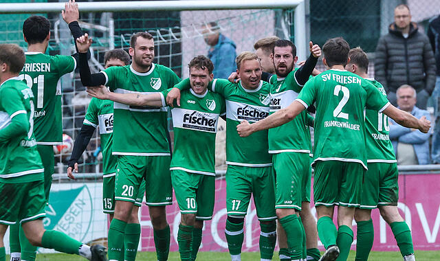 Es läuft am Schnürchen für den SV Friesen. Hier zelebrierten Noah Schorn & Co. einen Torerfolg gegen Oberhaid.