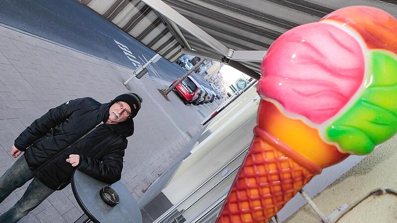 Antonio „Toni“ Lambiase betreibt das Eiscafé Trieste in der Gaustadter Hauptstraße seit 36 Jahren. Nun will er einen Schlussstrich ziehen. Antonio „Toni“ Lambiase betreibt das Eiscafé Trieste in der Gaustadter Hauptstraße seit 36 Jahren. Nun will er einen Schlussstrich ziehen.