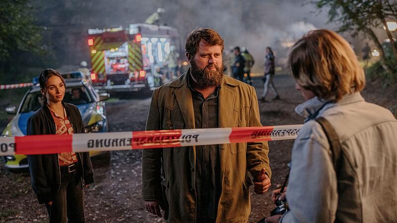 Erste Szenen-Fotos der  ersten Episode "Feuerteufel" der RTL-Serie "Behringer und die Toten"