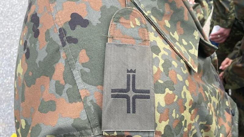 Die Schulterklappen der katholischen Militärseelsorge