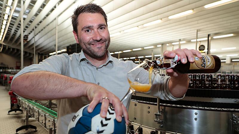Mit Handball und Bier vertraut: Andrei Stirbati kennt sich als Biersommelier und Trainer auf beiden Gebieten aus.