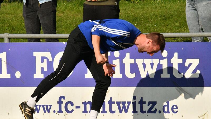 Er litt oft an der Seitenlinie: Trainer Dominic Fischer vom FC Mitwitz.