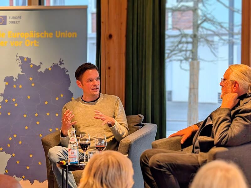 Christian Limpert im Gespr&auml;ch mit Alt-OB Norbert Kastner im Haus am See