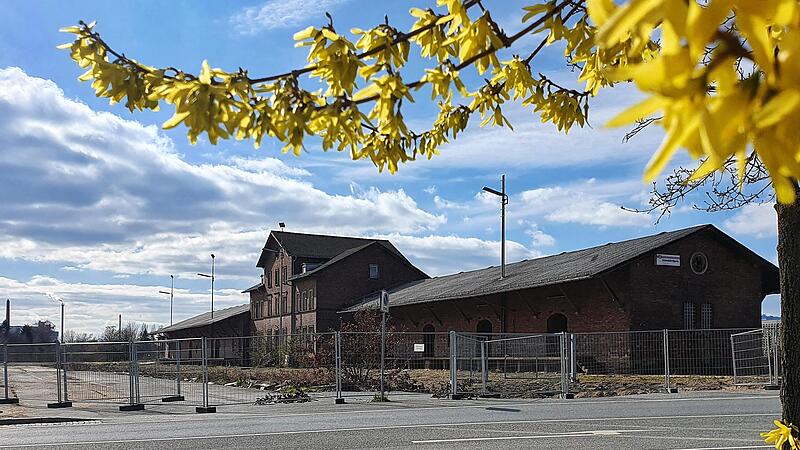 Der Kulmbacher G&uuml;terbahnhof wird den Neubauten f&uuml;r den Campus Kulmbach sowie einer Stra&szlig;e zur Erschlie&szlig;ung des Gel&auml;ndes weichen.