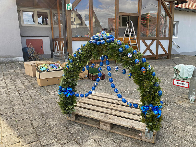 Der gr&ouml;&szlig;te Osterbrunnen der Welt steht in Bieberbach bei Egloffstein in der Fr&auml;nkischen Schweiz.