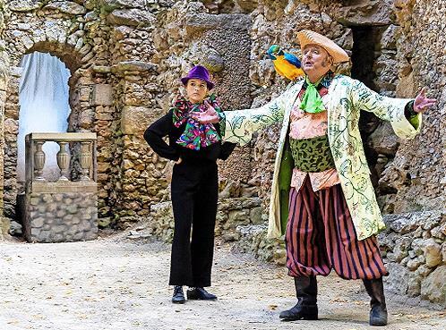Die Studiobühne Bayreuth zeigt nach dem großen Erfolg im letzten Sommer noch einmal Voltaires Komödie „Kapitän Cap Verde“ im Felsentheater Sanspareil.