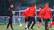 FCL-Trainer Stefan Dietz (links) während einer Trainingseinheit in der vergangenen Woche.
