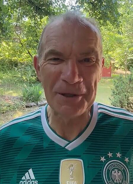Im vierten Teil seiner Video-WM-Kolumne spricht Fredi Breunig &uuml;ber die Trinkpausen bei der Weltmeisterschaft in den USA, Mexiko und Kanada.