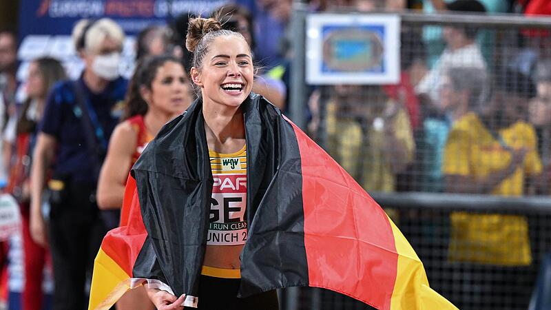 Die Wahl-Bambergerin Gina L&uuml;ckenkemper jubelt im Ziel &uuml;ber den Sieg.