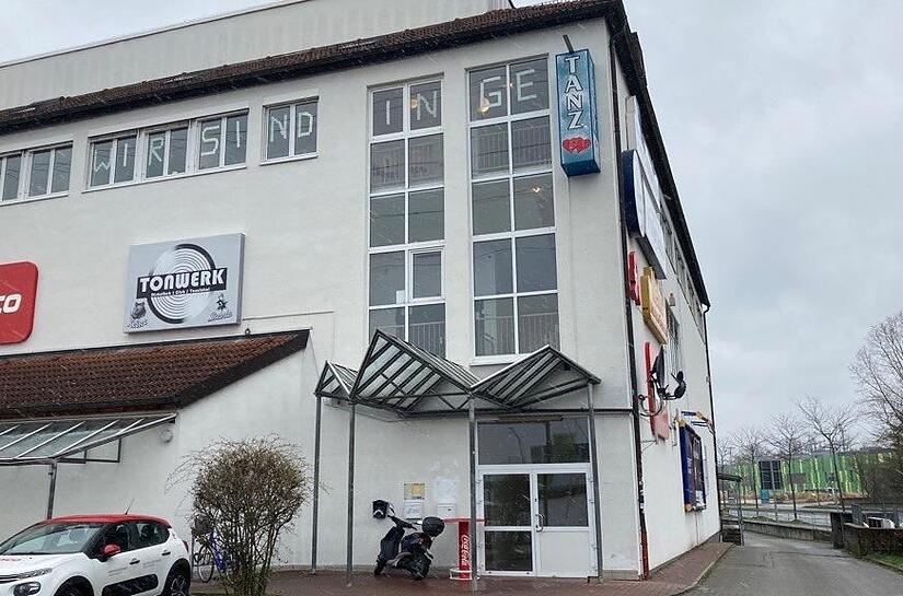 Wo fr&uuml;her das &bdquo;Caf&eacute; Romantica&ldquo; war, befindet sich seit kurzem das &bdquo;Tonwerk&ldquo;,