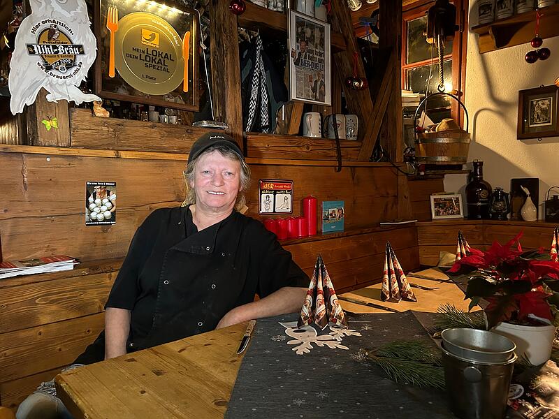 Rosi Hofmann ist seit fast 30 Jahren das Herz und die Seele im Barockhäusle am Hesperidengarten und mit ihrer fränkischen Frohnatur längst ein Fixstern in der Nürnberger Gastroszene.Forchheim & Fränkische Schweiz Rosi Hofmann ist seit fast 30 Jahren das Herz und die Seele im Barockhäusle am Hesperidengarten und mit ihrer fränkischen Frohnatur längst ein Fixstern in der Nürnberger Gastroszene.