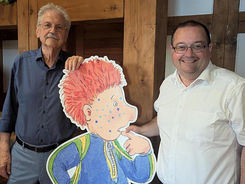 Das Sams-Museum entsteht in Hallstadt: Sams-Autor Paul Maar (links) und B&uuml;rgermeister Thomas S&ouml;der wollen bis Dezember 2027 das Museumsprojekt realisiert haben.