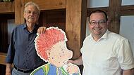 Das Sams-Museum entsteht in Hallstadt: Sams-Autor Paul Maar (links) und B&uuml;rgermeister Thomas S&ouml;der wollen bis Dezember 2027 das Museumsprojekt realisiert haben.