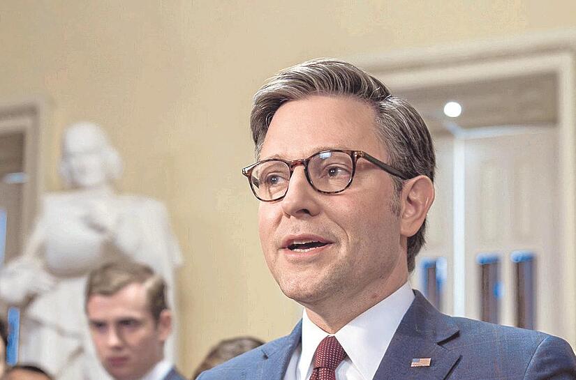 Mike Johnson verteidigt den Kompromiss.