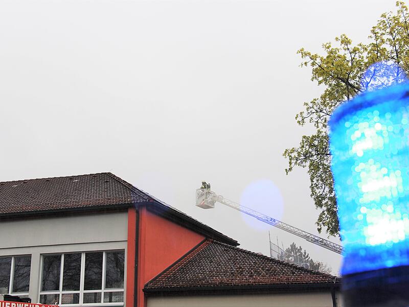 Brand im Schulschwimmbad AdelsdorfBrand im Schulschwimmbad Adelsdorf