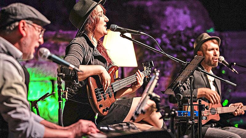 Das Trio Lizharmonic gastiert im Theater Baumann in Ziegelh&uuml;tten.LIZharmonic GbR
