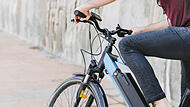 Wer mit einem E-Bike einen leichten Sturz hinlegt, muss nicht damit rechnen, dass dadurch der Akku beschädigt ist. E-Bike, E-Bike-Akku, Fahrradakku