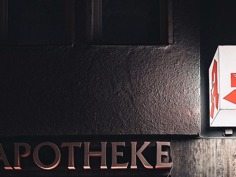 Apotheken müssen 365 Tage im Jahr als Ansprechpartner in Notsituationen erreichbar sein. Dabei werden die Dienste aufgeteilt.