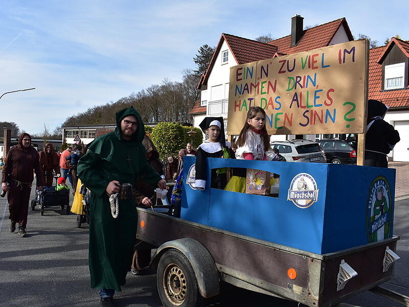 Viel los beim Hiltpoltsteiner Straßenfasching 2025 am FaschingsdienstagViel los beim Hiltpoltsteiner Straßenfasching 2025 am Faschingsdienstag Viel los beim Hiltpoltsteiner Straßenfasching 2025 am Faschingsdienstag